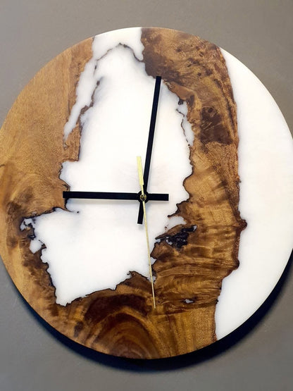 Handcrafted Wooden Epoxy Resin Wall Clock – Natural Wood & Elegant Polish