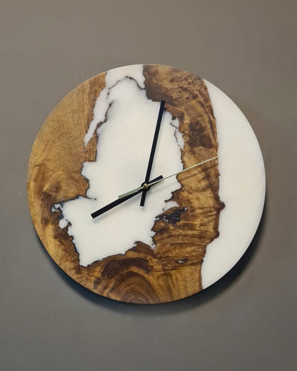 Handcrafted Wooden Epoxy Resin Wall Clock – Natural Wood & Elegant Polish
