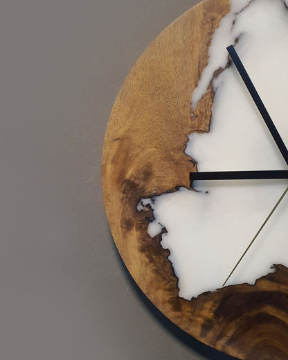 Handcrafted Wooden Epoxy Resin Wall Clock – Natural Wood & Elegant Polish