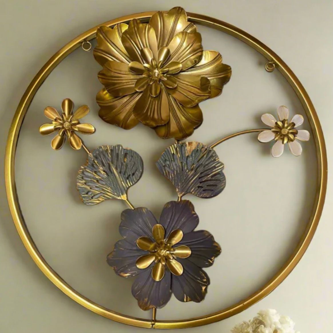 Imported Premium Quality Metal Flower Frame – Elegant Decorative Wall Art - Image 4