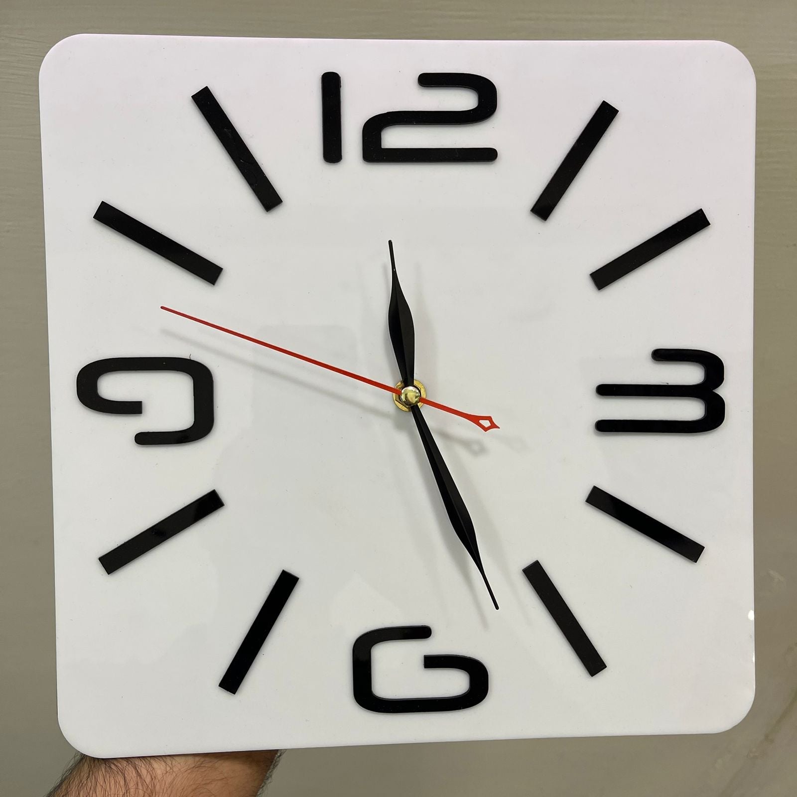 White and Black Shinny Acrylic luxury style wall clock - Image 3